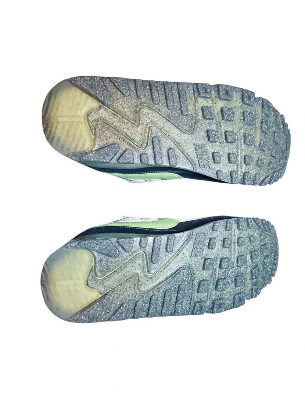 Nike White & Pale Green Sneakers size 9 1/2